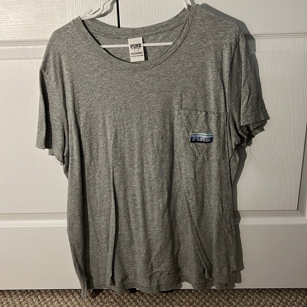 ✨Victoria’s Secret PINK✨ 
Gray short sleeve shirt with pocket
Size large